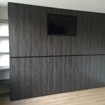 Kledingkast met tv.
