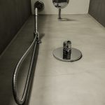 Douche met stucebeton.
